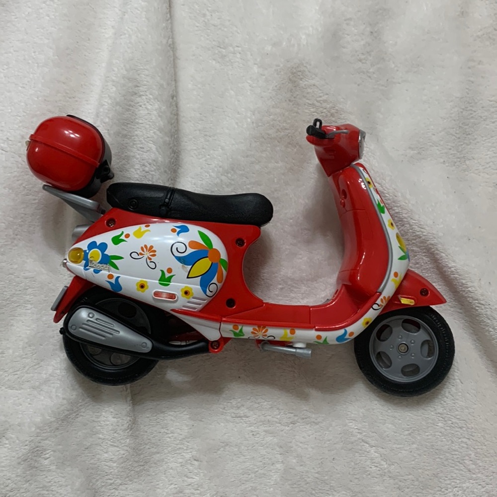 MyScene Vespa Motorcycle Vehicle Delaney Doll Floral Mattel Barbie 2002 Red